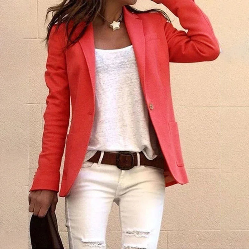 Trendy Hoymans slim fit blazer voor dames, een elegant jasje dat elke kantoor- of casual look compleet maakt.