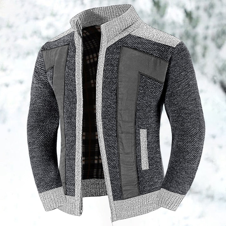 Model Leon: warm heren wollen vest met ritssluiting, een stijlvolle toevoeging aan elke casual najaarsoutfit.