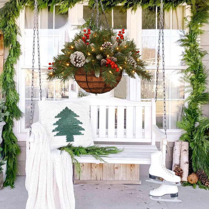 Decoratieve kerstmand met heldere verlichting, geschikt als hangdecoratie voor feestdagen.