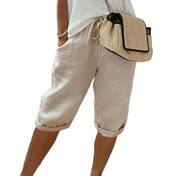 Dames vintage kniebroek met zichtbare elastische tailleband, ruime zakken en comfortabele losse pijpen.