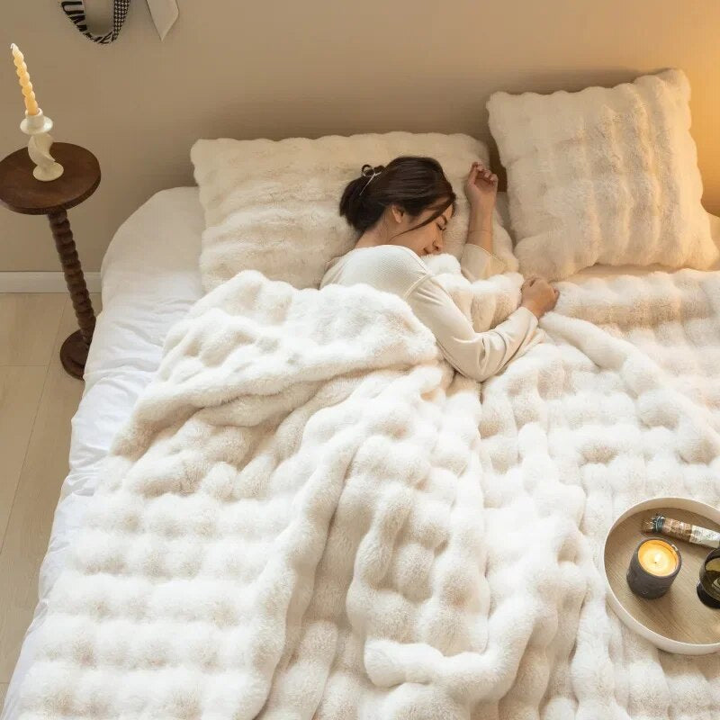 Een warme en zachte fleece deken, ideaal als knus plaid of decoratie, voor maximaal wooncomfort.