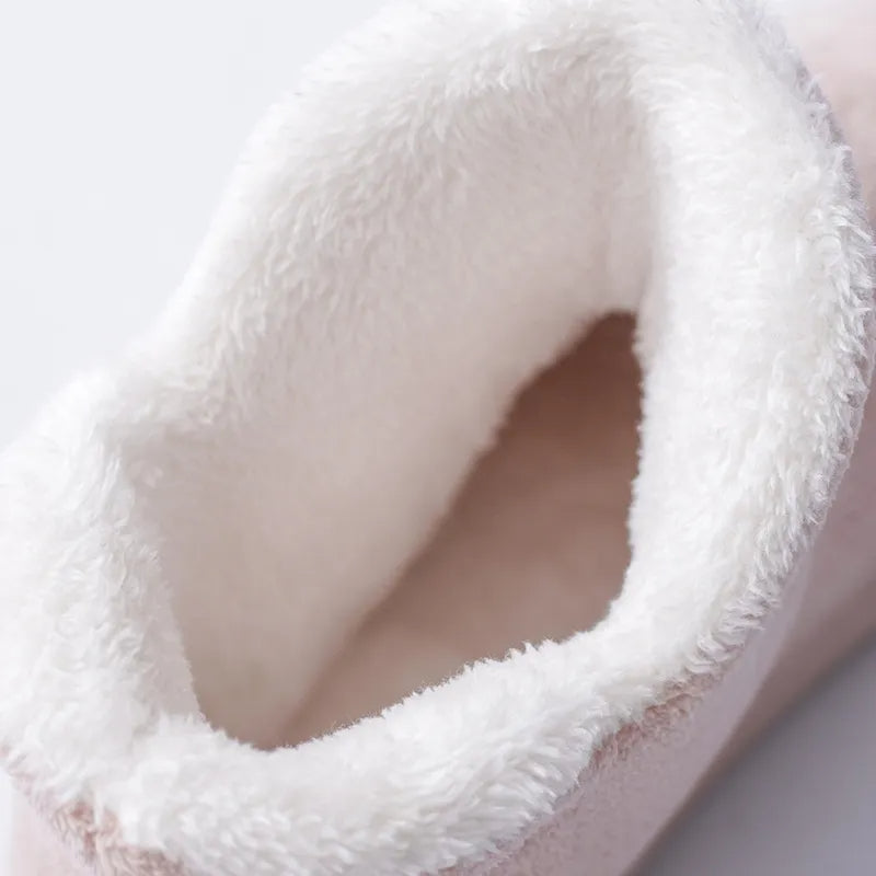 Stijlvolle unisex Tundra sloffen, houden voeten warm & comfortabel. Antislip pantoffels, perfect voor winterse gezelligheid.