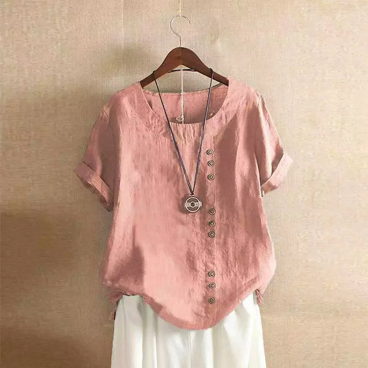 Elegante damesblouse met korte mouwen, losse pasvorm en Peter Pan kraag. Stijlvolle zomerkleding voor vrouwen.
