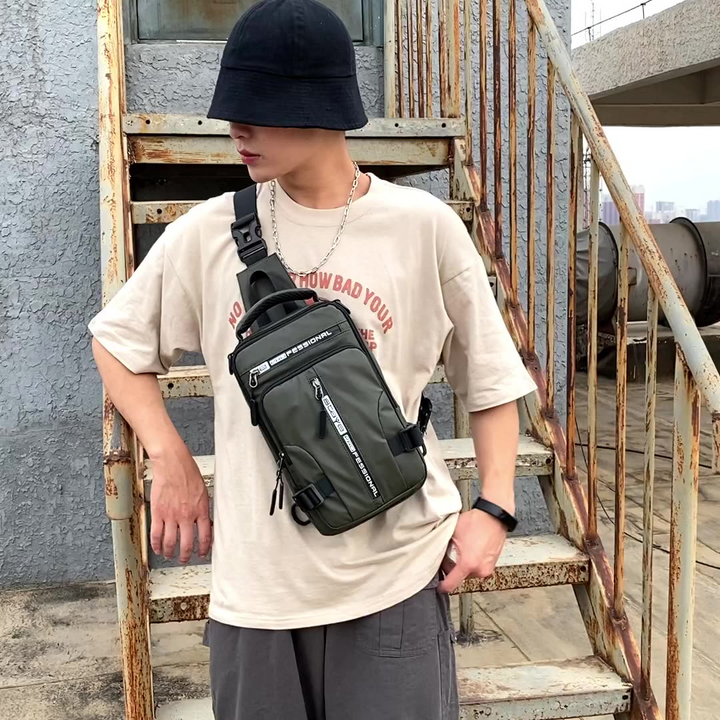 Veelzijdige heren dagtas, kan gedragen worden als rugzak of crossbody. Perfect voor stad & reizen.