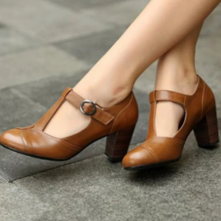 Comfortabele vintage dames hakken met T-band en stabiele blokhak, ideaal voor een elegante retro look.