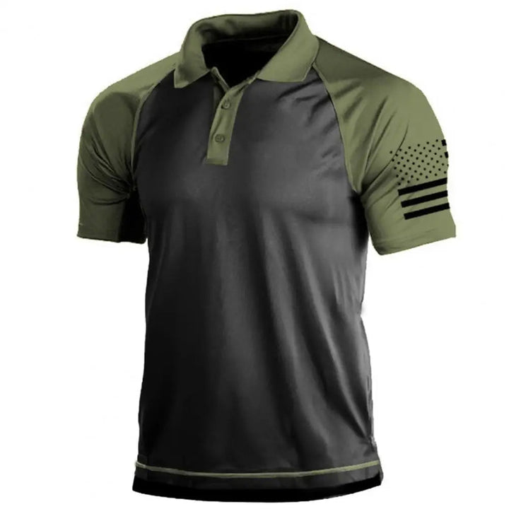 Trendy heren T-shirt met kraag en opvallend vlagpatchwork, perfect voor casual zomermode en sportieve activiteiten.