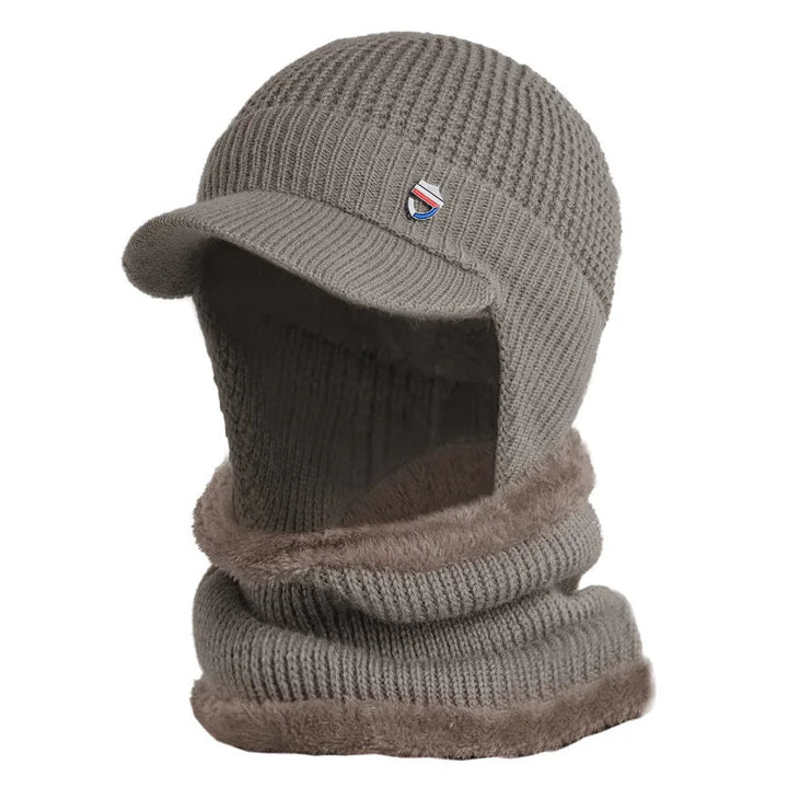 Stijlvolle en warme herenmuts, gebreid met klep. Essentiële accessoire voor de winter.