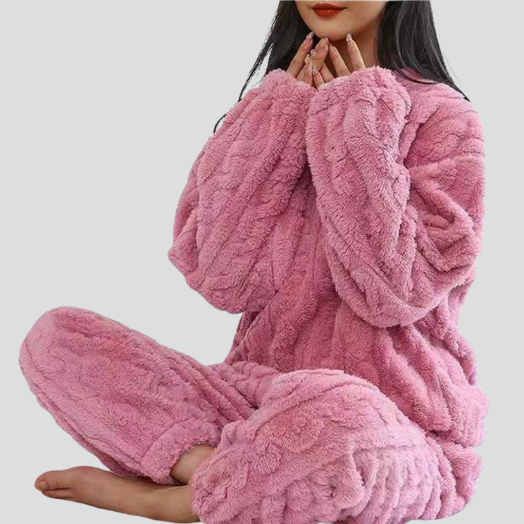 Hoogwaardige fleece pyjama voor vrouwen. Complete set nachtkleding, heerlijk warm en zacht.