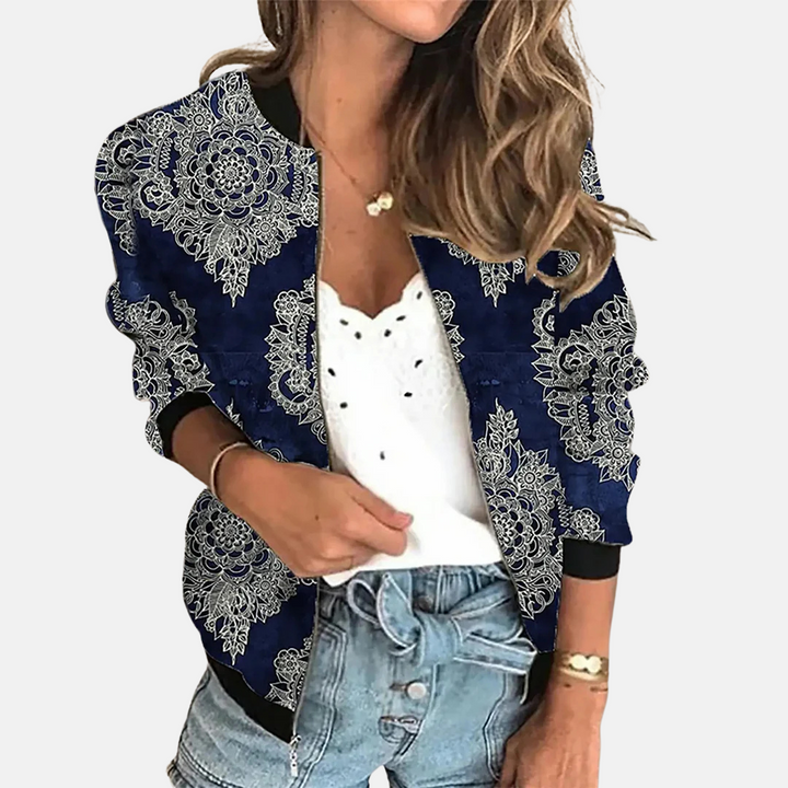 Casual dames bomberjack met retro vibe. Modieuze jas met unieke digitale print, ideaal voor dagelijks gebruik.