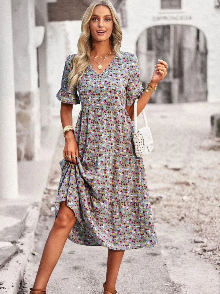 Stijlvolle dames zomerjurk met korte mouwen, veelzijdig voor casual en elegante vrouwenmode.