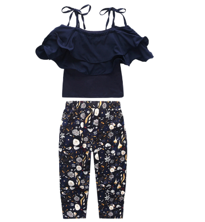 Meisjes marine stijl outfit set. Comfortabele kinderkleding zomerpak met top en broek voor trendy vrije tijd.