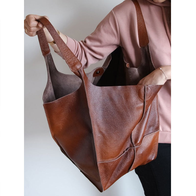 Stijlvolle dames handtas, oversized en vintage, een onmisbaar accessoire voor elke outfit.