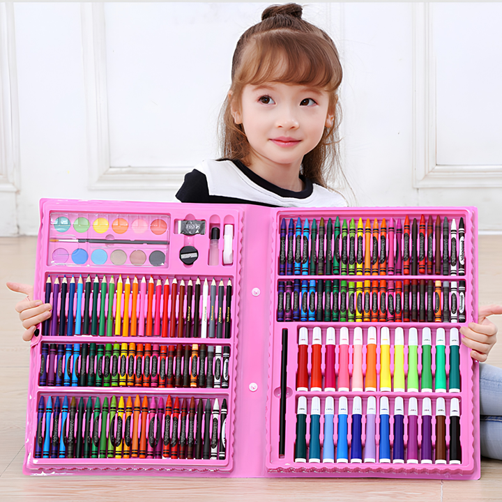Veelzijdige kunstbenodigdheden set voor studenten. Verf, penselen, potloden; perfect om te schilderen en tekenen.