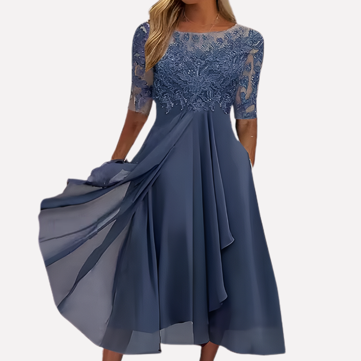 Chique dames galajurk van zacht chiffon en fijn bloemenkant, perfect voor een onvergetelijke gelegenheid.