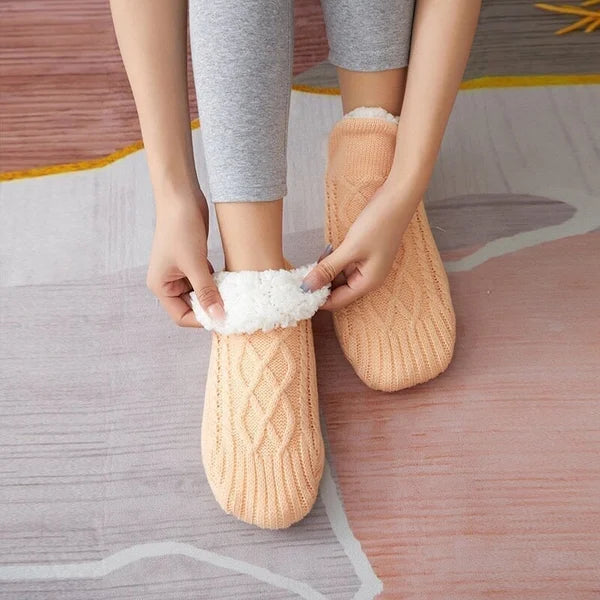 Gripvolle dames yogasokken, essentieel voor stabiliteit en comfort bij yoga, pilates en diverse sportsessies.