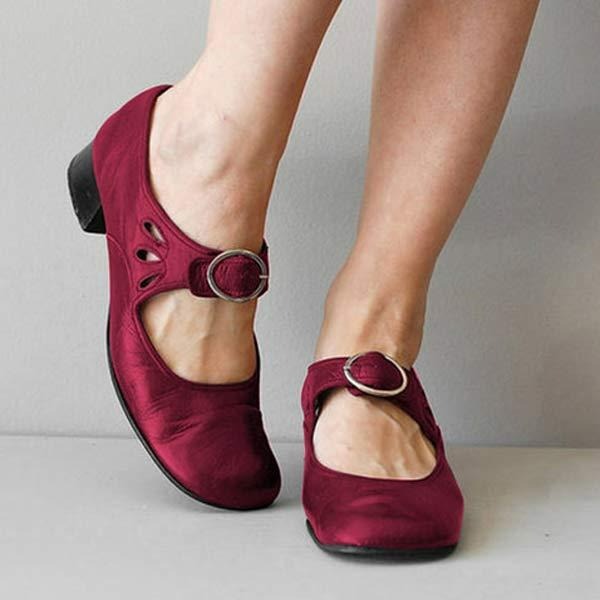 Elegante bruine damesschoenen met comfortabele lage hak en gesp, ideaal voor lente en zomer.