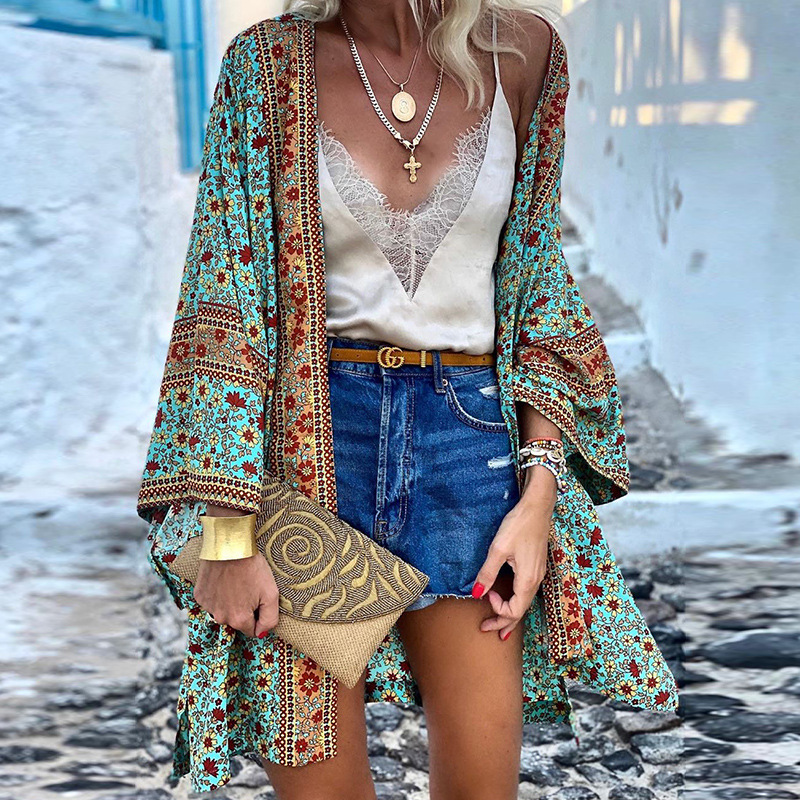 Stijlvolle dames boho kimono met levendige print, perfect als luchtig midi vest voor casual zomeroutfits.