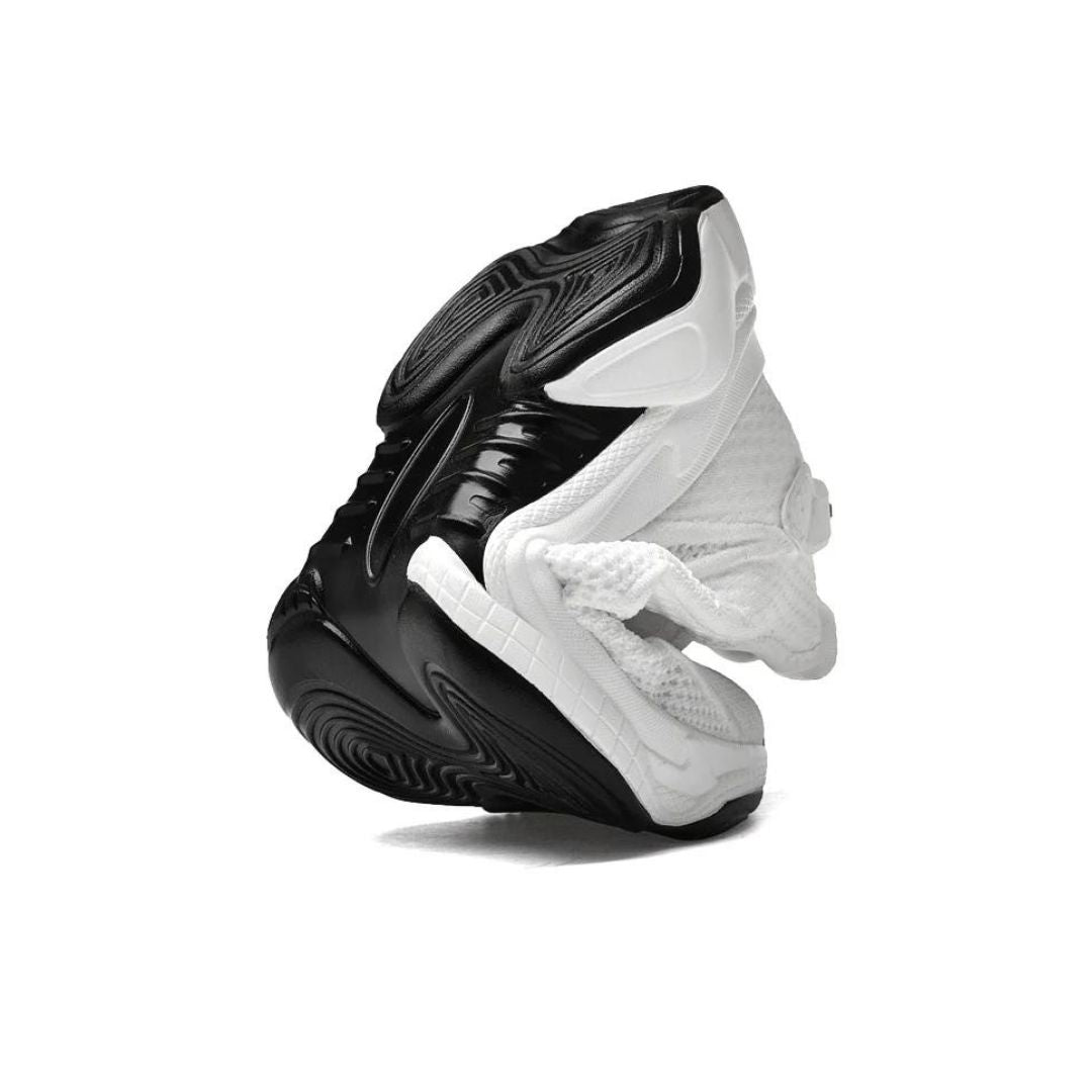 Witte heren sneakers met onzichtbare hak. Comfortabele en moderne hoogteverhogende schoenen met MaxLift Boost.