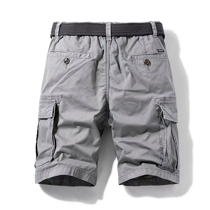 Mode heren: veelzijdige korte broek, de perfecte cargoshort voor een actieve zomer.