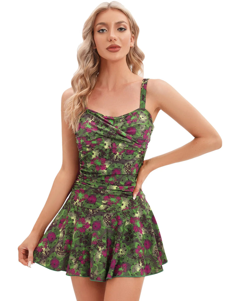 Elegante plus-size dames badpakjurk uit de zomercollectie. Ideaal voor het strand.