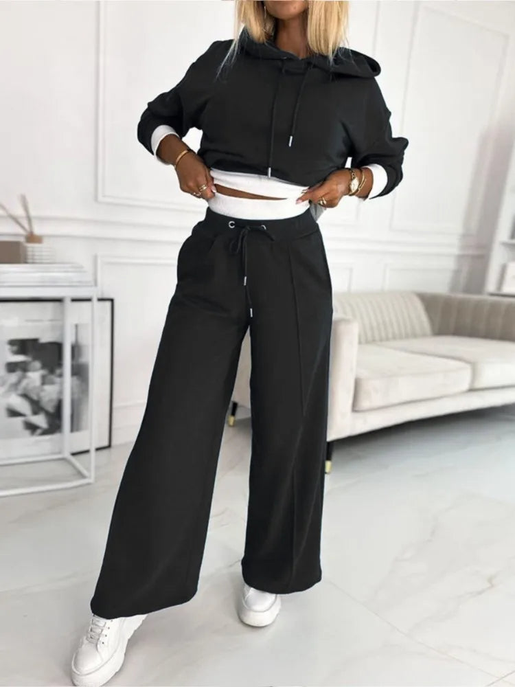 Dames hoodie van de tweedelige lounge set, zacht en comfortabel voor een stijlvolle vrije tijd look.