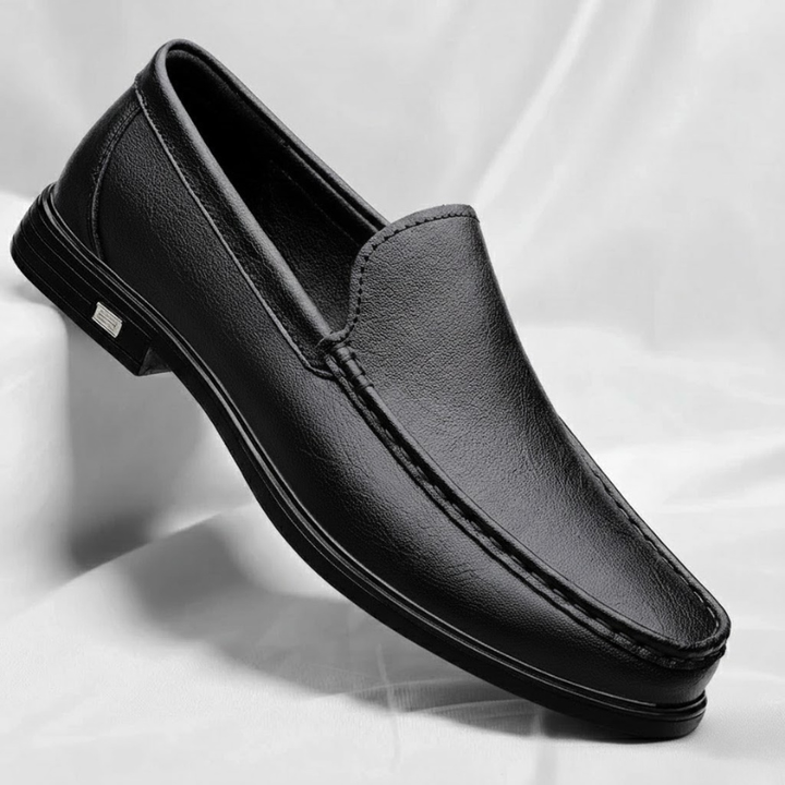 Veelzijdige heren mocassins, gladde loafers geschikt als zakelijke schoenen of casual instappers.