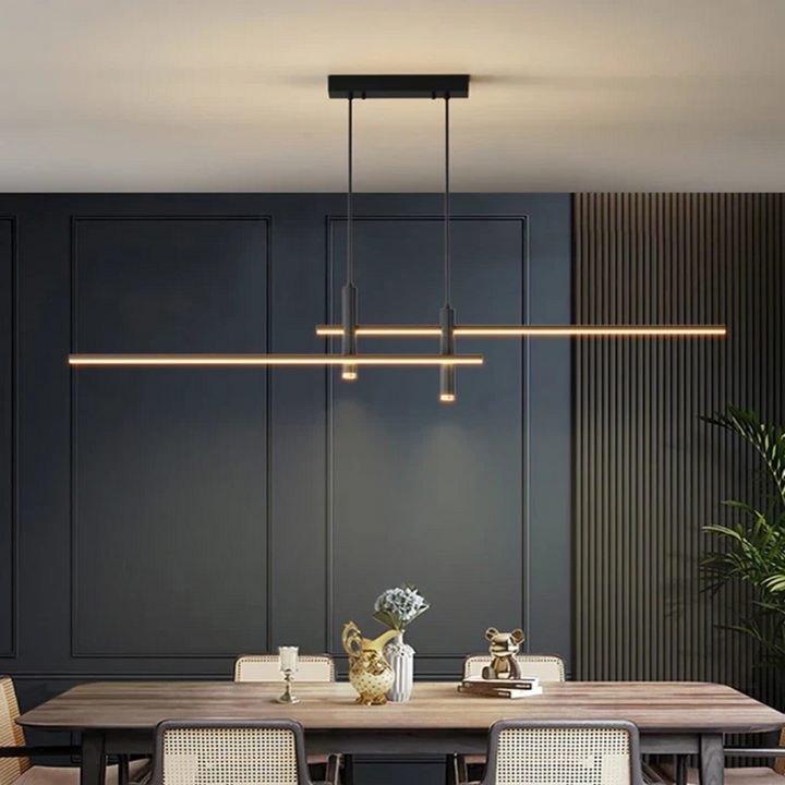 Elegante hanglamp voor eetkamer, modern goud-zwart design. Energiezuinige en dimbare LED verlichting.