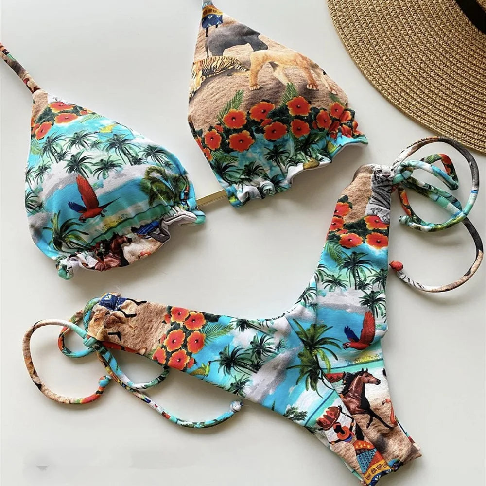 Fashionable Juna damesbadmode, trendy stringbikini. Ideale zwemkleding voor een stijlvolle zomerlook op het strand.