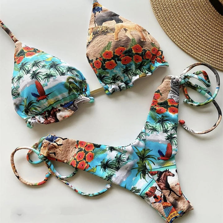 Fashionable Juna damesbadmode, trendy stringbikini. Ideale zwemkleding voor een stijlvolle zomerlook op het strand.