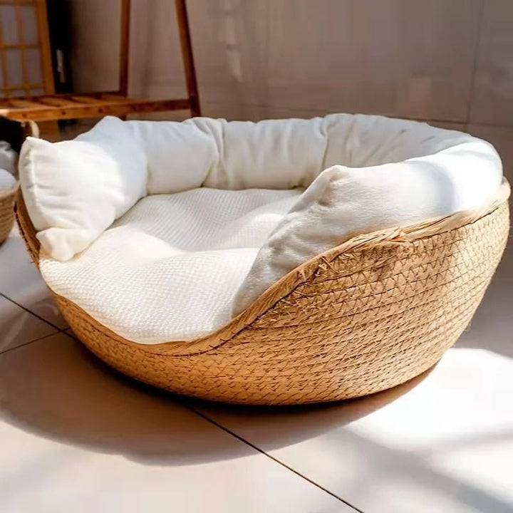 Natuurlijke bamboe huisdiermand voor honden en katten, comfortabel en duurzaam. Stijlvolle slaapplek voor elk interieur.