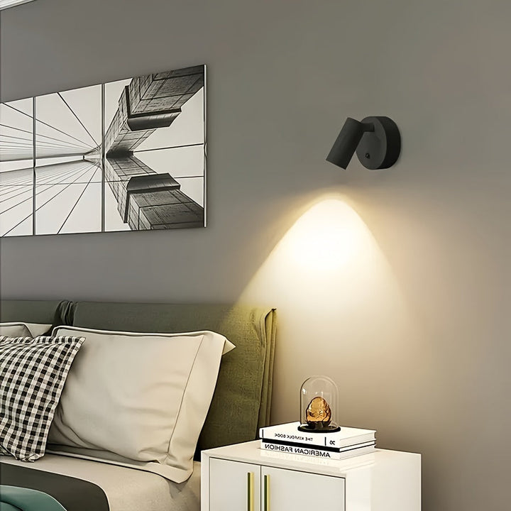 Oplaadbare design spotlamp met verstelbare focus, perfect voor sfeervolle decoratie en interieurdetails.