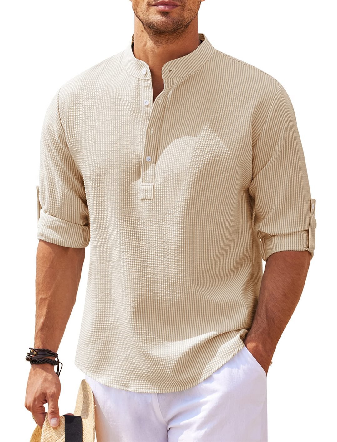 Veelzijdig herenshirt met lange mouwen en opstaande kraag. Geschikt voor casual en formele herenmode.