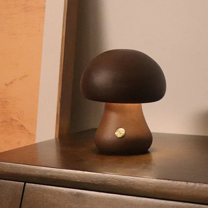 GlowShroom houten kinderlampje, paddenstoel design met warm LED licht voor sfeervolle slaapkamer decoratie.