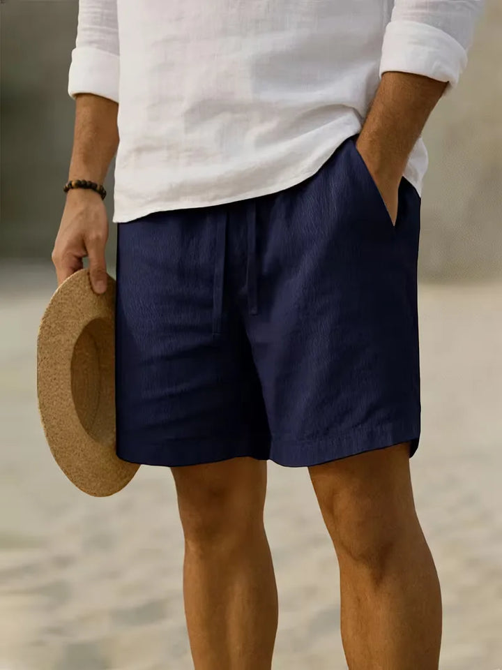 Lichtblauwe heren plissé shorts, elastische tailleband voor een actieve zomer.