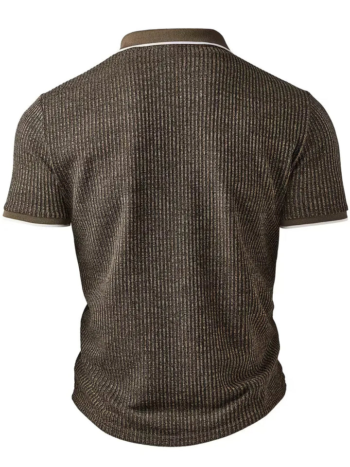 Comfortabele geribbelde herenpolo met ritskraag in olijfgroen, korte mouwen, perfect voor zomerse dagen.