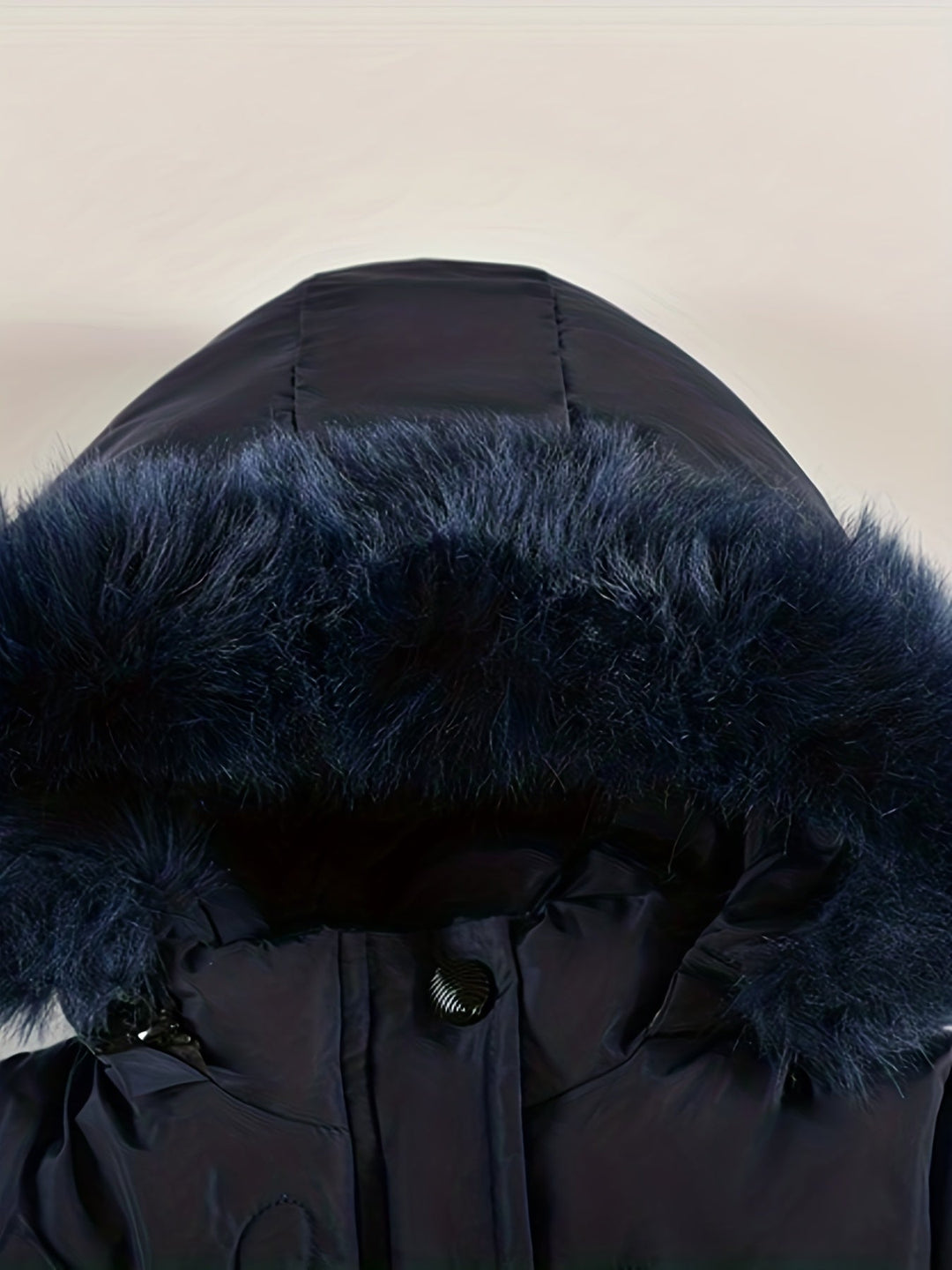 Luxe meisjes winterjas met capuchon, warm en comfortabel. Stijlvolle meisjesmode.