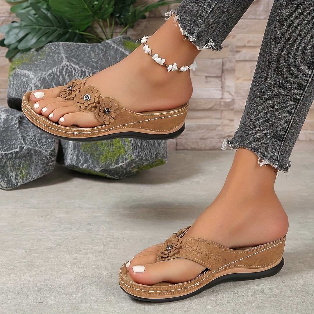 Dames comfortsandalen Liana met antislip zool en voetondersteuning, veilig en comfortabel voor buiten.