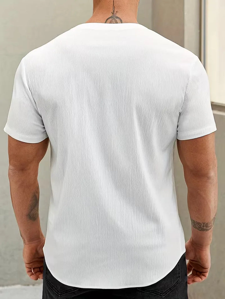 Wit heren shirt met mandarijnkraag. Comfortabel en stijlvol voor een smart casual zomerlook.