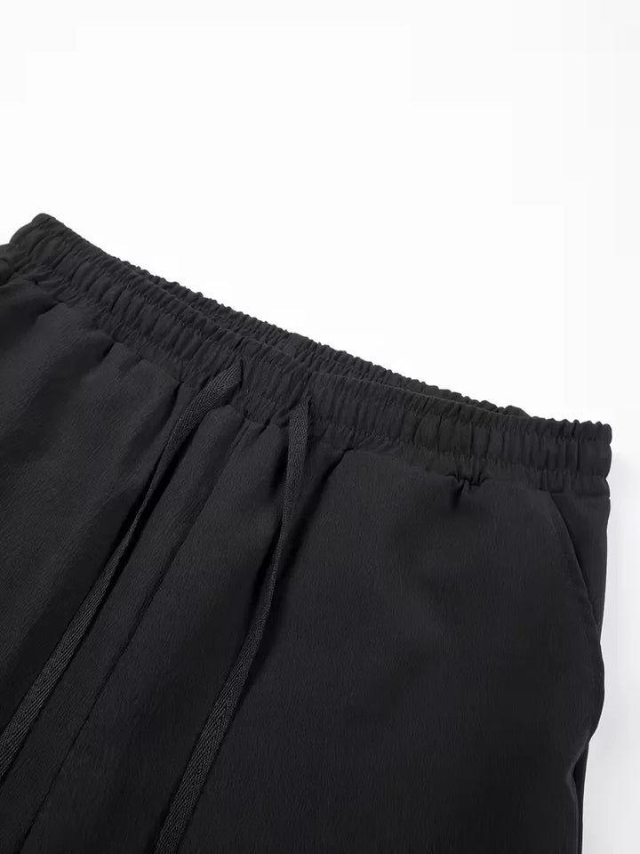 Marineblauwe heren plissé shorts, ultiem zomercomfort en casual elegantie.