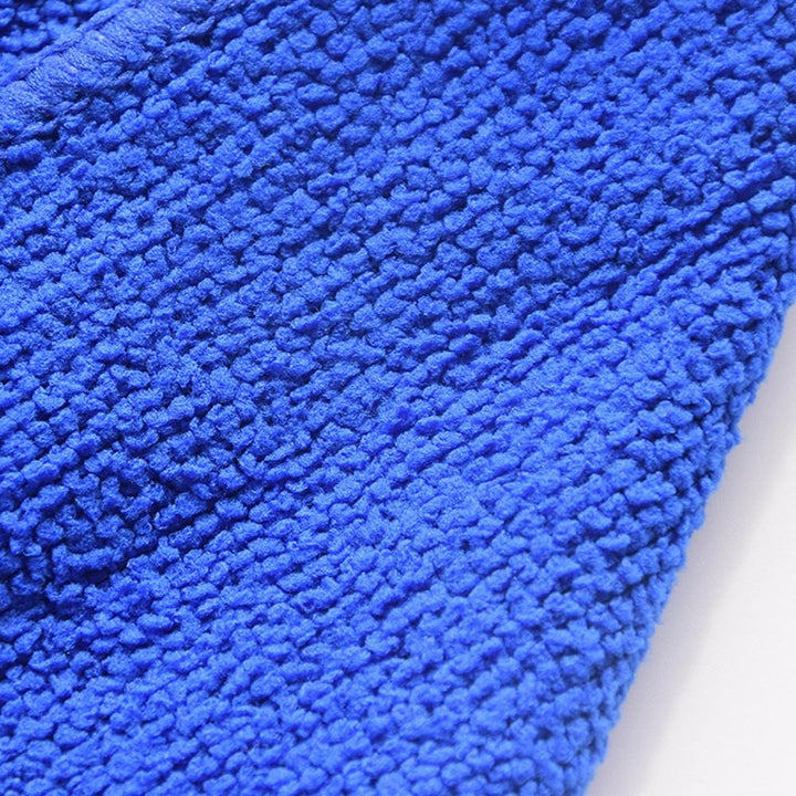 Compact opgevouwen auto anti-condens doek, klaar voor gebruik in elk voertuig. Handig auto onderhoud.
