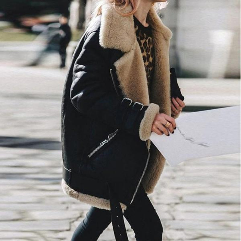 Luxe dames winterjas (EvesJacket) die warmte biedt en waterafstotend is. Stijlvolle bovenkleding voor winterse dagen.