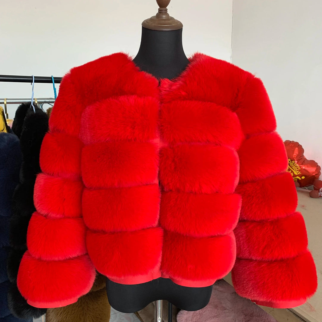 Modieuze korte winterjas voor dames. Elegante pasvorm, comfortabel en warm, ideaal als stijlvolle bovenkleding.