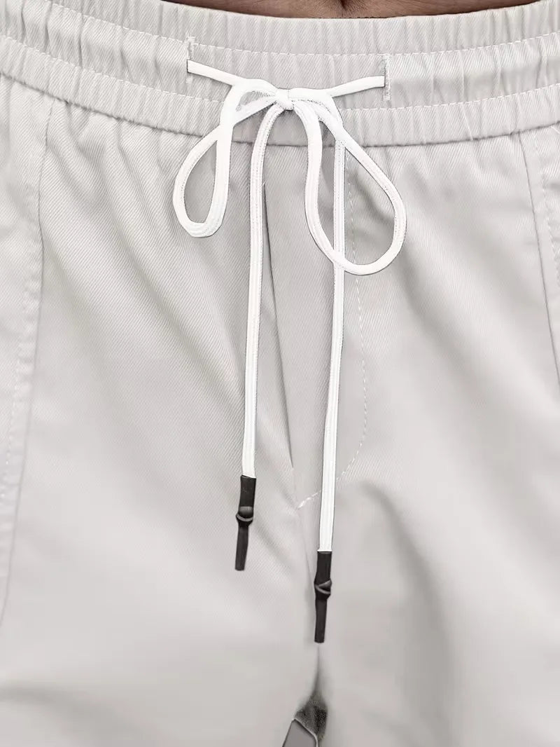 Stijlvolle zwarte heren cargo broek, elastische taille, rechte pijp, casual look.
