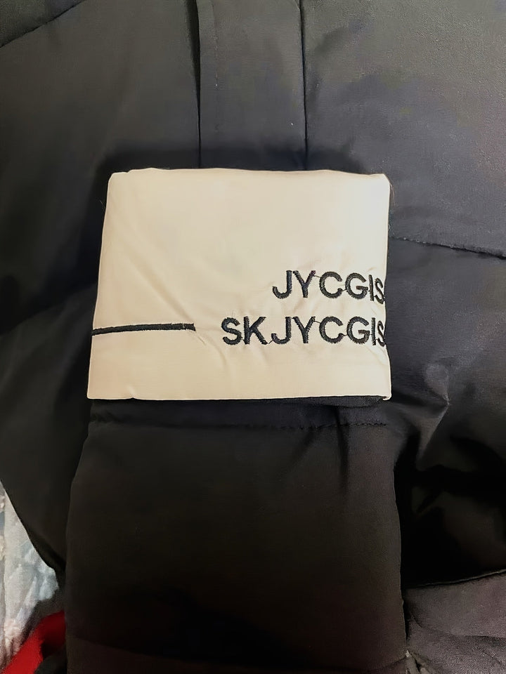 Lange meisjes winterjas, comfortabel en warm, met capuchon en praktische zakken voor winterkleding.