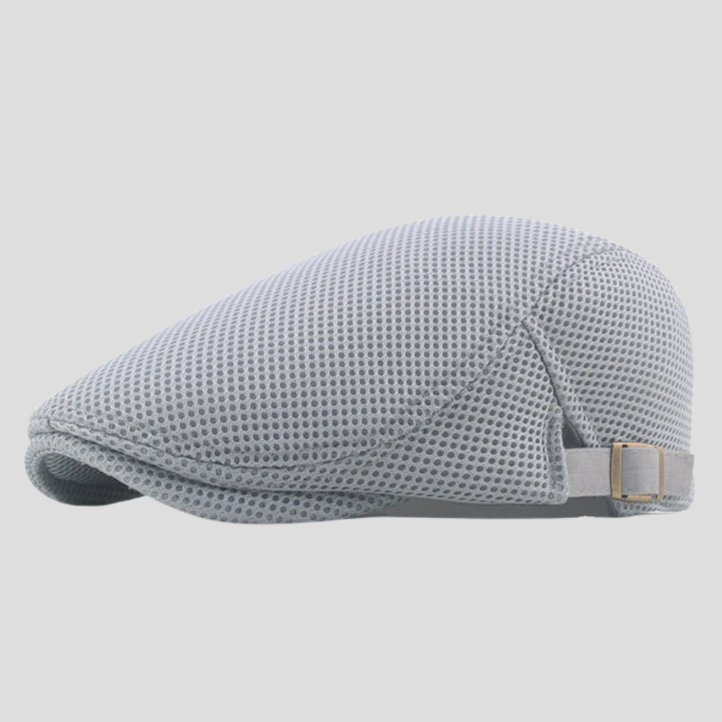 Heren zomerpet met zonneklep, een klassieke mesh pet die ademend comfort biedt op zonnige dagen.