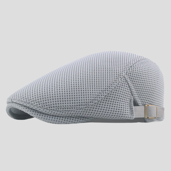 Heren zomerpet met zonneklep, een klassieke mesh pet die ademend comfort biedt op zonnige dagen.
