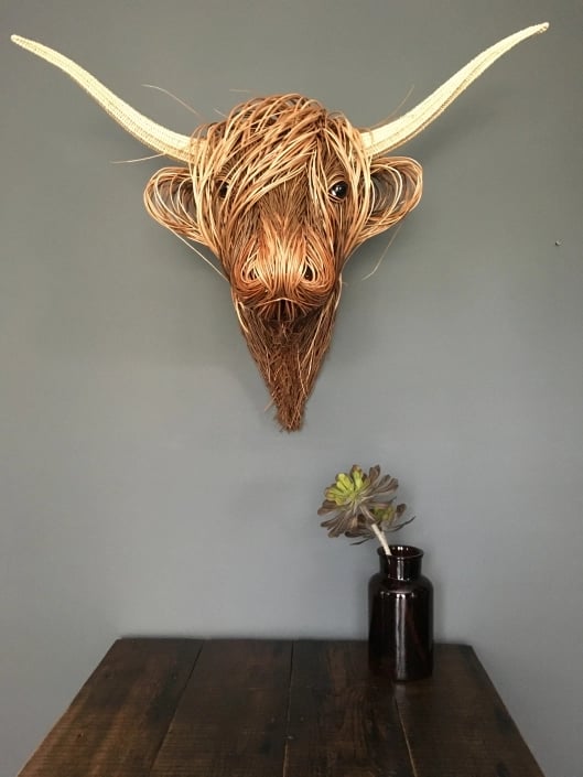 Decoratieve koe wandsculptuur 'Bowie' met robuuste uitstraling. Perfecte landelijke muurdecoratie voor interieur.