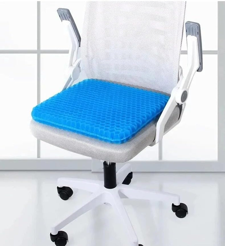 Extra dik verkoelend gel zitkussen met honingraatstructuur voor optimaal zitcomfort en drukverlichting op elke stoel.
