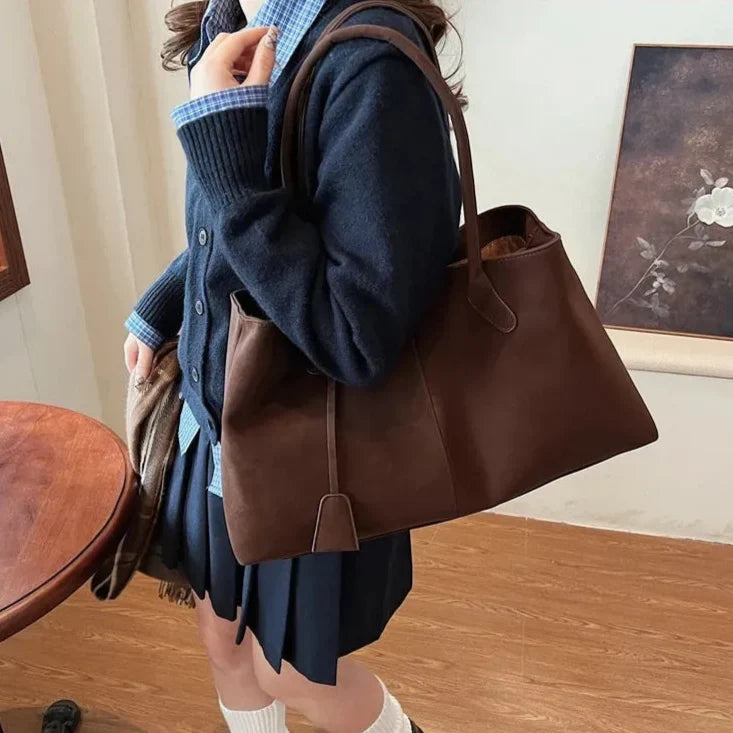 Elegante bruine tote tas, perfect voor vrouwen. Een modieuze en functionele handtas voor werk of dagelijks gebruik.