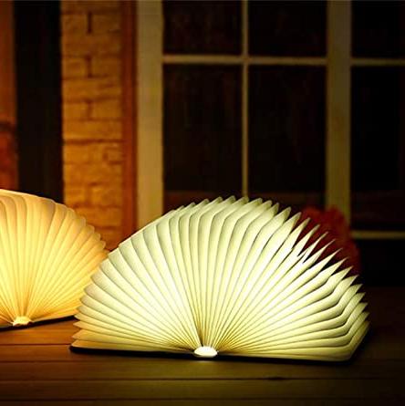 Unieke boekenlamp die openklapt, zorgt voor een magische sfeerverlichting in elke kamer.